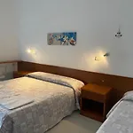 Alex 4*
