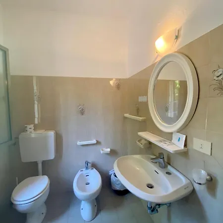 Alex Oda ve Kahvaltı 4*