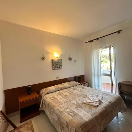 Oda ve Kahvaltı Alex 4*