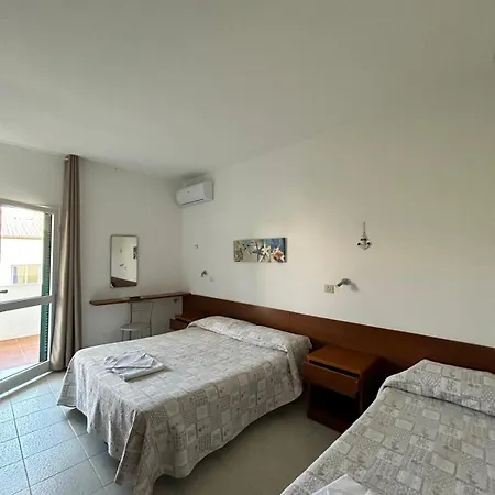Alex Oda ve Kahvaltı 4*