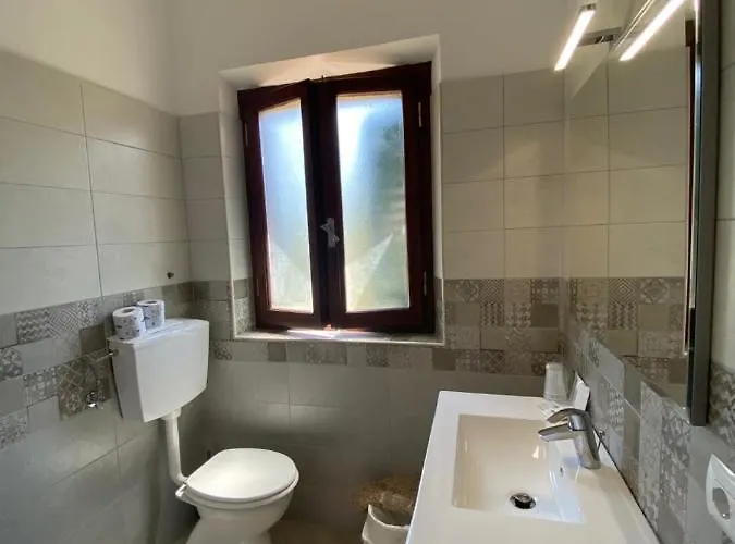 Alex לינה וארוחת בוקר