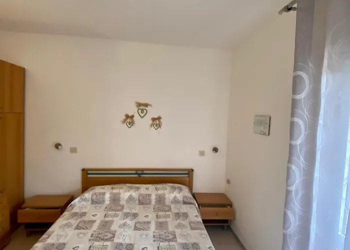 Alex לינה וארוחת בוקר קאפוליברי